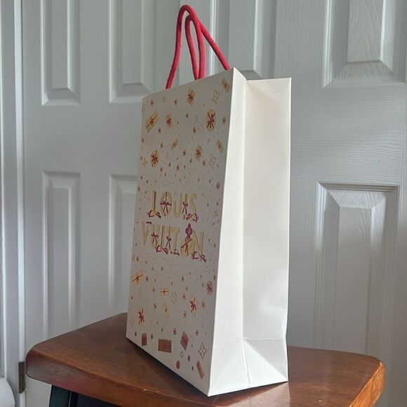 Louis Vuitton Limited Edition Holiday Gift Bag with bows - Picture 5 of 15